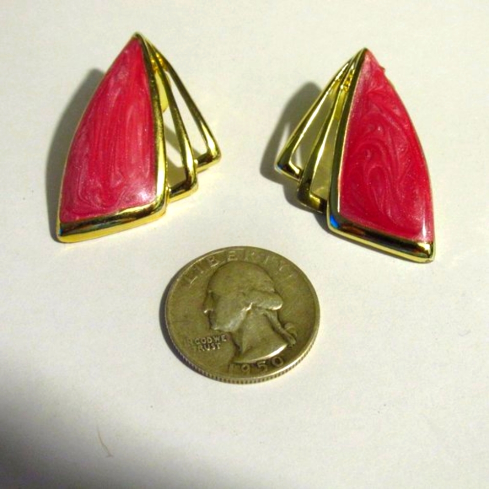 Vintage Triangle Shape Gold Plated Pink Swirl Enamel Clip Earrings
